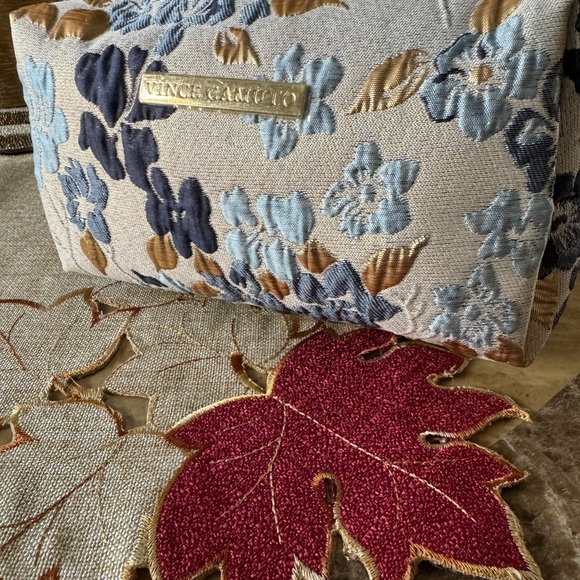Vince Camuto Makeup Bag NWT - Picture 11 of 12